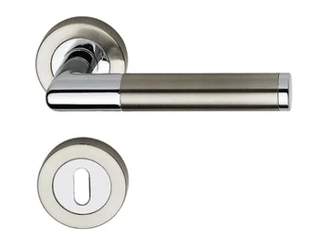 KARINA - Classic style brass door handle on rose with lock by LINEA CALI' - view 2
